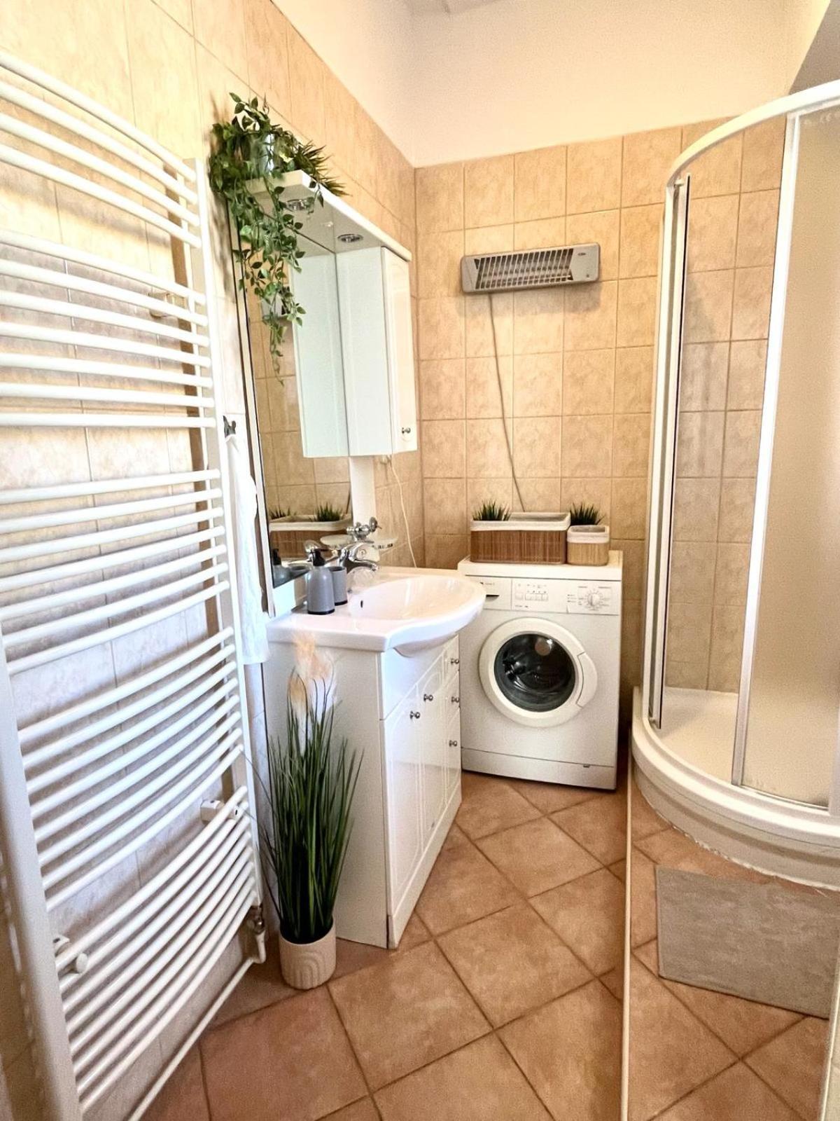 Apartment Caroline - Old Town, Ac Μπρατισλάβα Εξωτερικό φωτογραφία